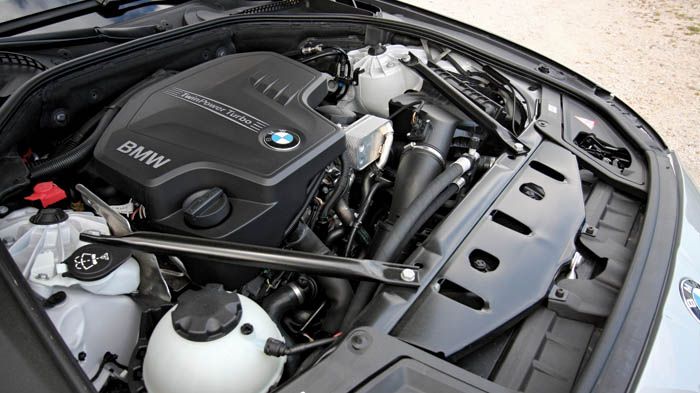 Πλέον, στη BMW Σειρά 5, ενσωματώνεται το τελευταίο τεχνολογικό επίτευγμα της βαυαρικής φίρμας, ο 1,6 TwinPower Turbo κινητήρας με 170 ίππους.